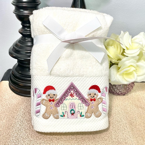 NWT Set of 2 GINGERBREAD MAN/ CANDY CANE/ GINGERBREADHOUSE Bathroom Hand Towels - Picture 5 of 7